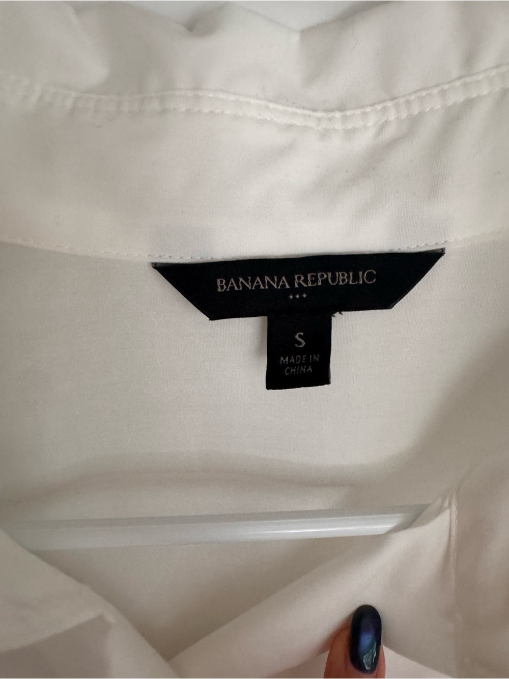 Banana Republic Women’s White Short Sleeve Button-Front Shirt with Pleated Hem - Picture 3 of 3